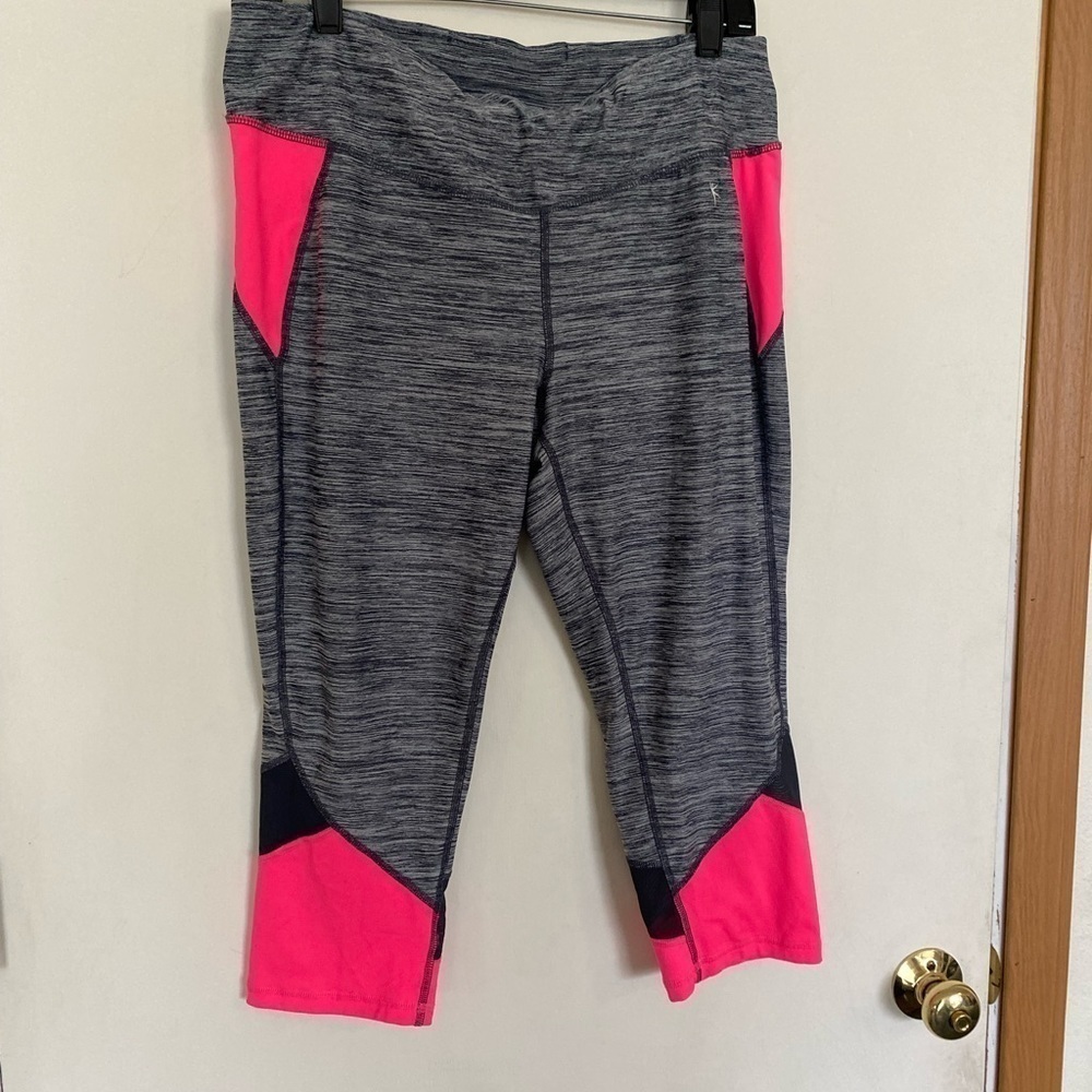 Danskin now fitted large, 12/14 ladies Capri work out pants